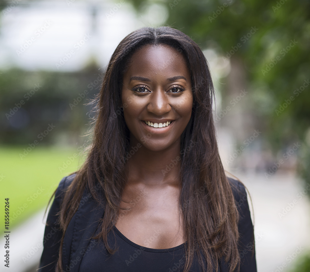 headshot of a beautifull african american woman