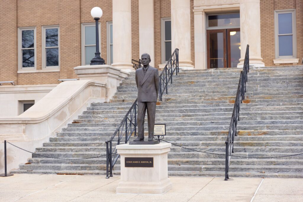 statue